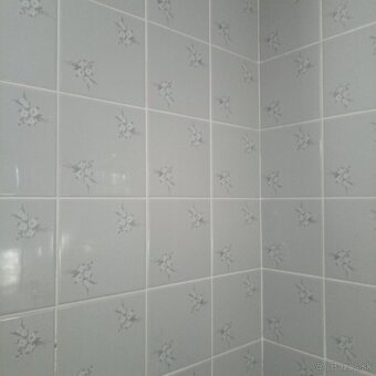 Sivé obkladačky s kvietkom RETRO - 4