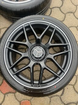 Mercedes W205 R19 elektrony - 4