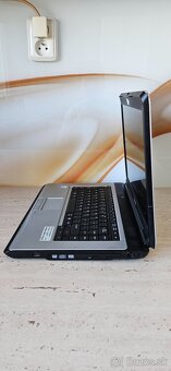 TOSHIBA Satelite L300 - 4