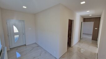 Zrekonštruovaný rodinný dom, 8 á, obec Vlčany - 4