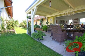 RODINNÝ DOM V SÚKROMNEJ ULIČKE S BAZÉNOM A LETNÝM DOMČEKOM - 4