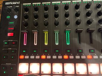 Roland MC-707 Groovebox - 4
