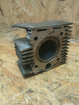 Babetta 207 hlava valca s dekompresorom - 4