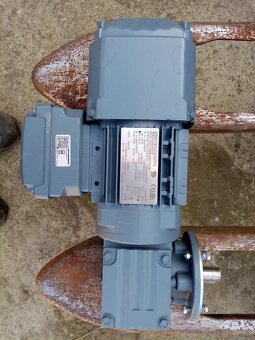 Elektromotor s prevodovkou - 4