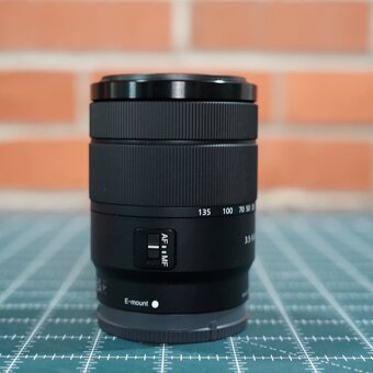 Sony 18-135mm f/3.5-5.6 OSS - 4