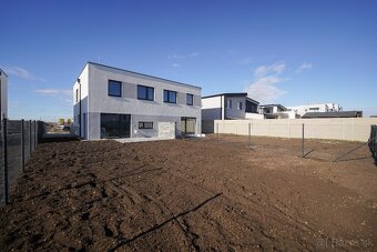 MILOSLAVOV - 4 IZB. RODINNÝ DOM S POZEMKOM 300 M2 - 4