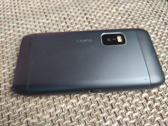 Nokia E7 - 4