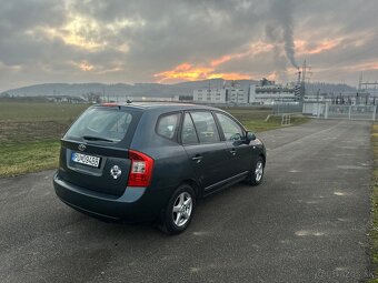 KIA CARENS 2.0 benzin rok 2010 - 4
