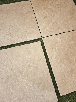 2 cm dlažba protišmyk aj na terče 60x60, sivá,vzor pieskovec - 4