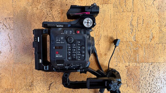 Canon EOS C300 Mark III - 4