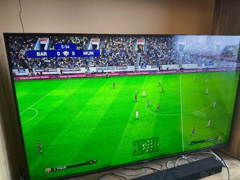 Sony PlayStation 4 PRO + 2 ovládače - 4