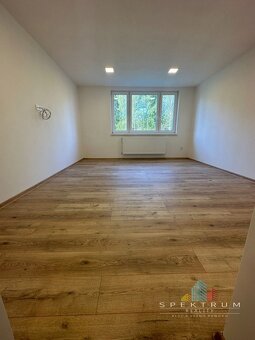 SPEKTRUM REALITY- Na PREDAJ 3 -izbový byt, 64m2 s loggiou, H - 4