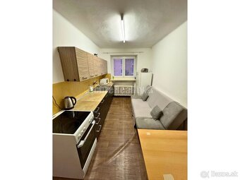 REZERVOVANÉ.......Na predaj 2 izbový veľkometrážny byt v Han - 4