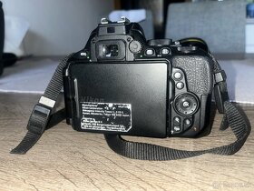 Predám Nikon D5600 fotoaparát komplet - 4