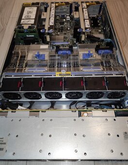 Výkonný server HPE ProLiant DL380p Gen8 - 4