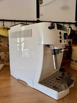 Plnoautomatický kávovar DeLonghi Magnifica S ECAM21.117.W - 4
