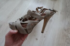 Sandále na vysokom opätku - 4