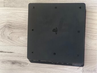 Playstation 4 Slim - 4