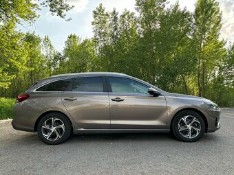 Hyundai i30 CW 1.5 T-GDi mHEV Family - 4
