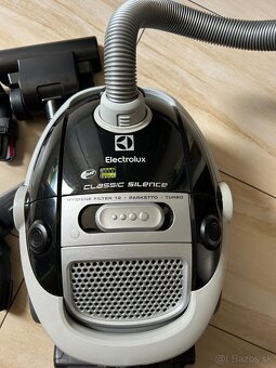Zachovalý a vyčistený vysávač Electrolux ECS54B +nové filtre - 4