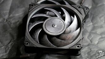 7ks Noctua NF-A12x25 PWM Chromax - 4
