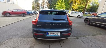 Volvo XC40 B4 Momentum Pro AWD A/T - 4