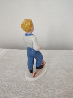 Royal dux chlapec na kolobežke porcelánová soška - 4