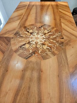 Kožené stoličky a stôl z masívu - 4