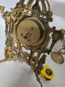 Hodiny a svietniky len ako dekoracia - 4