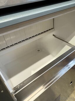 Predám Výrobník ľadu - nemrazí - 4