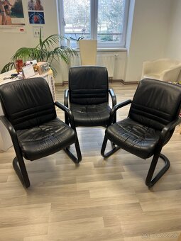 PREDÁM 3 čierne sedačky 55x45x99 - 4