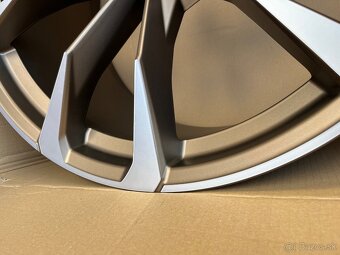 LAMBORGHINI URUS 23" Bronze, nové, originál  - 4