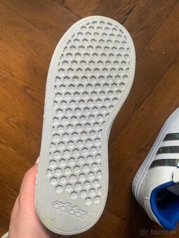 Predám chlapčenské adidas botasky č 32 - 4