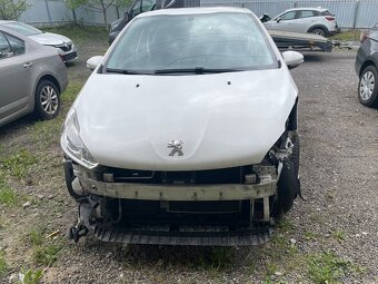 Peugeot 208 1.0i, r.2015, klima - 4