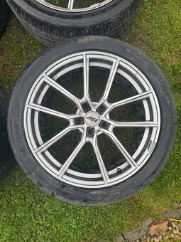 Predám Disky AEZ 5x112 8JxR19 ET 35 + zimné pneu - 4