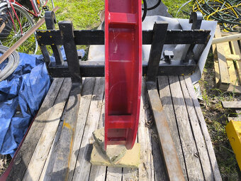 Paletové vidly 2 t s hydraulickým drapákom na drevo - 4