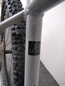 Level 3.0 rám 22" so zárukou - 4