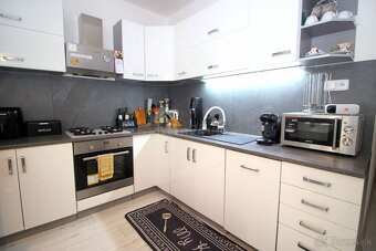 PREDAJ 3 izb BYT 74m2 s 2 balkónmi Bánovce n./B. - 4