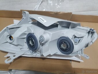 Predam nove originalne svetlo Toyota Corolla 2005-2008 - 4
