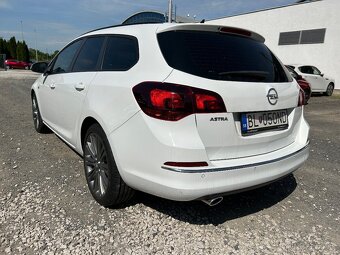 Opel Astra J Caravan 2.0 cdti 121kW - 4