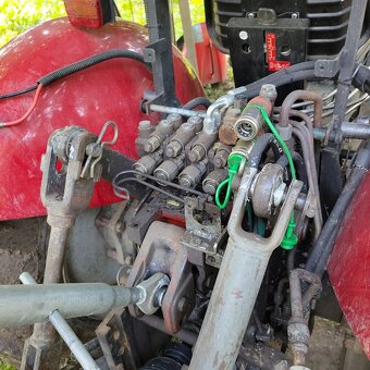 Traktor tovární MF 4x4 - 4