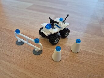 LEGO City 7743 Policajný kamión - 4