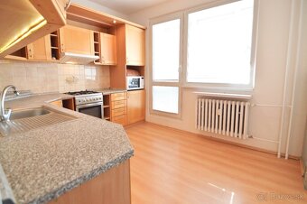 3-izbový byt v obľúbenej lokalite, 75 m2 + loggia - 4