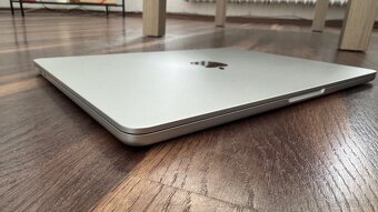 Apple MacBook Air M2 8/256GB - 4