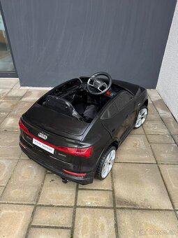 Predám detské elektrické autíčko Audi e-tron 12V – diaľkové - 4