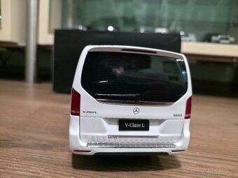 Mercedes Benz V-Klasse Model 1:18 - 4