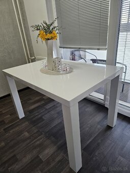 Jedálenský stôl a stoličky - 4