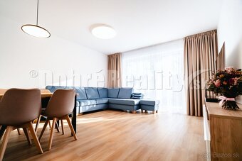 PREDAJ: Nadštandardný 4 izbový byt s balkónom v exkluzívnej  - 4