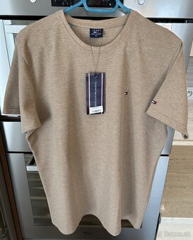Tommy Hilfiger pánske tričko veľkosť XL - 4