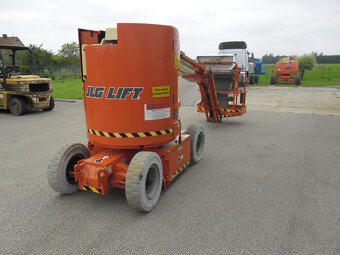 Kĺbová pracovná plošina JLG E300AJ - 4